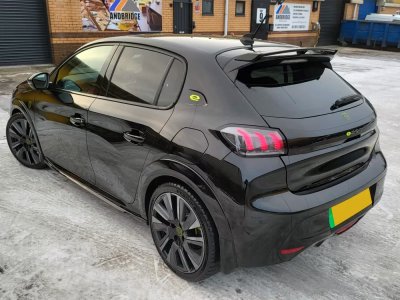 Tagvinge Peugeot 208 fra 2020-