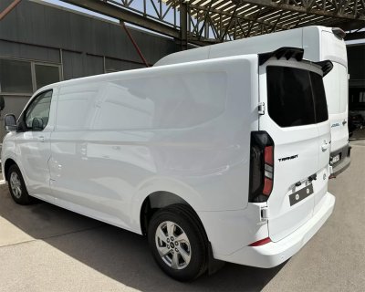 Eksempelbillede: Tagvinge Volkswagen Multivan T7 fra 2022- | Bagdøre | Model V2
