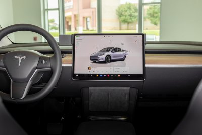 Mobilholder Tesla Model 3 fra 2017-2024